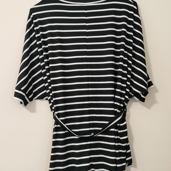 Ninexis Size Small Black White Striped Tunic Top Tie Waist Short Sleeves NWT - Picture 3 of 7